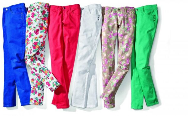 Kolorowe spodnie – hot or not?