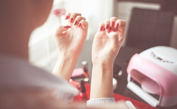 Jak wykonać idealny manicure w domowych warunkach? Podpowiadamy!
