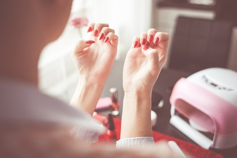 Jak wykonać idealny manicure w domowych warunkach? Podpowiadamy!