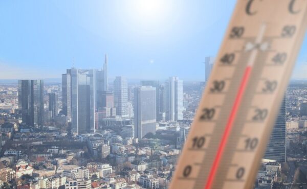 Jak przetrwać tropikalne temperatury w mieście?