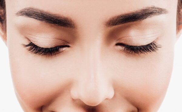 Te problemy najbardziej wpływają na wygląd skóry wokół oczu