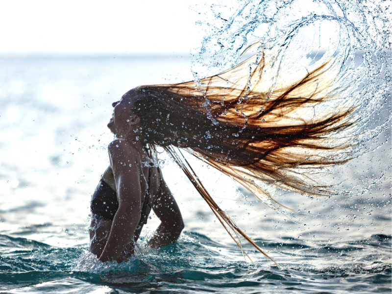 Kiedy kąpiele wodne mogą być szkodliwe dla Twoich włosów?