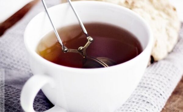 Jak najlepiej parzyć herbatę? Sprawdzone sposoby eksperta
