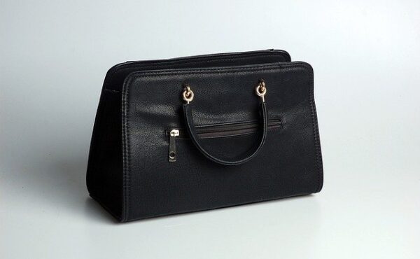 Czarne torebki damskie- klasyka na każdą okazję