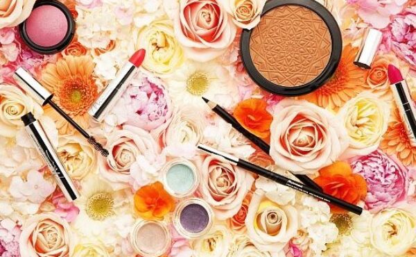 Naturalnie piękna i promienna! Nowa kolekcja makijażowa wiosna-lato  Trend Look 2015 od Delia Cosmetics
