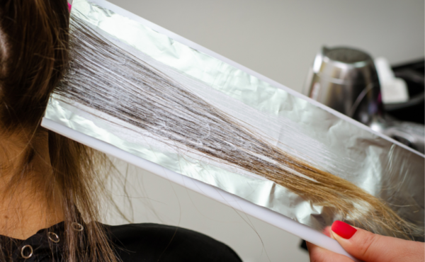 Rozjaśnianie – jak uniknąć uszkodzeń włosów?