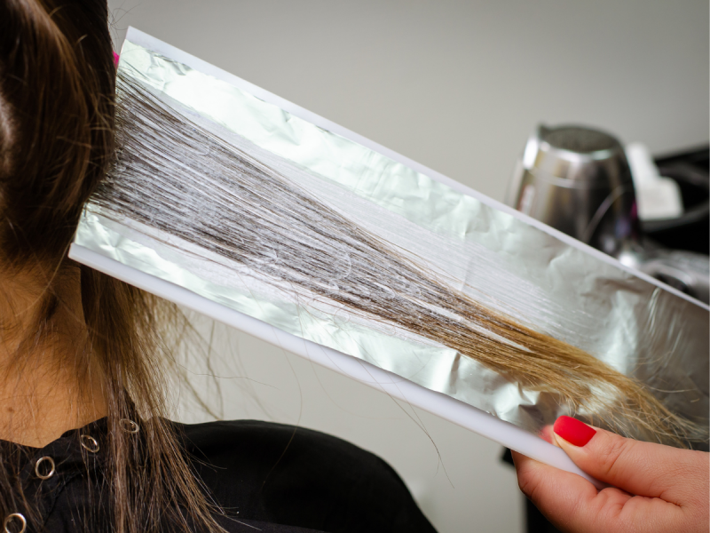 Rozjaśnianie – jak uniknąć uszkodzeń włosów?