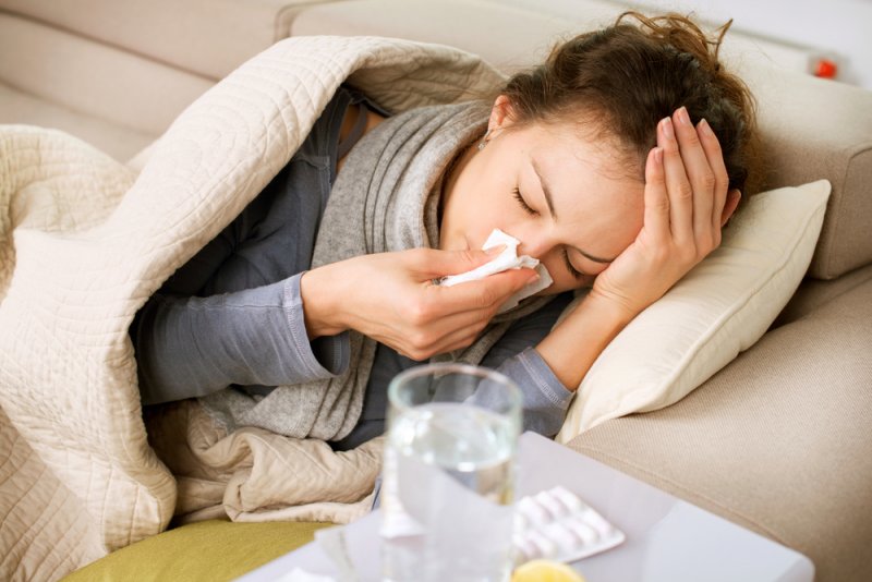 Sposoby na walkę z przeziębieniem w domowym zaciszu