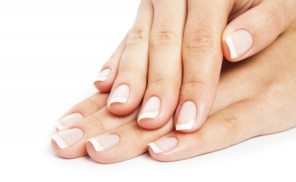 Białe plamki na paznokciach – czym są spowodowane?