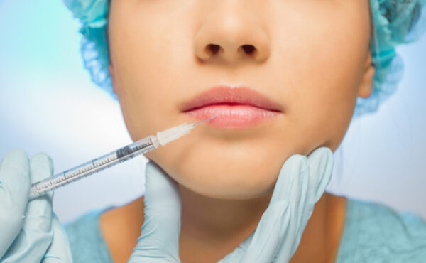 Jak uzyskać wymarzony wygląd ust podczas zabiegu z kwasem hialuronowym?