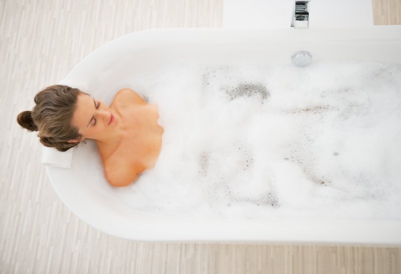 Zbyt gorące kąpiele mogą prowadzić do wysuszenia i podrażnienia skóry