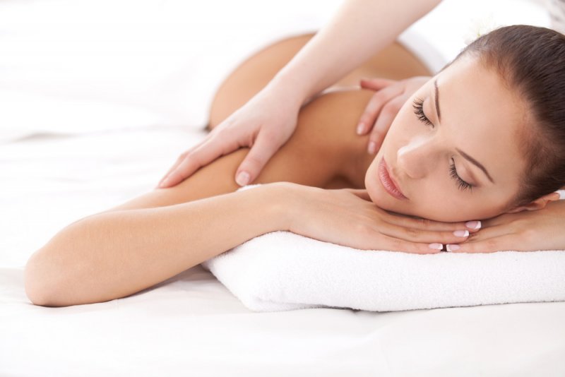 Zintegrowane techniki masażu uwalniają od napięcia i bólu pleców