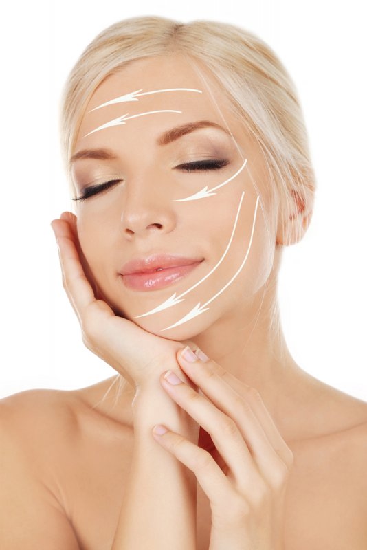 Masaż twarzy – 5 prostych ruchów, aby nasza twarz była promienna i gładka