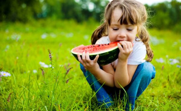 Jak przekonać dzieci do spożywania warzyw i owoców?