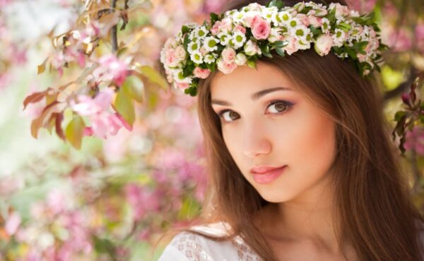 Przywołaj wiosnę z makijażem Golden Rose