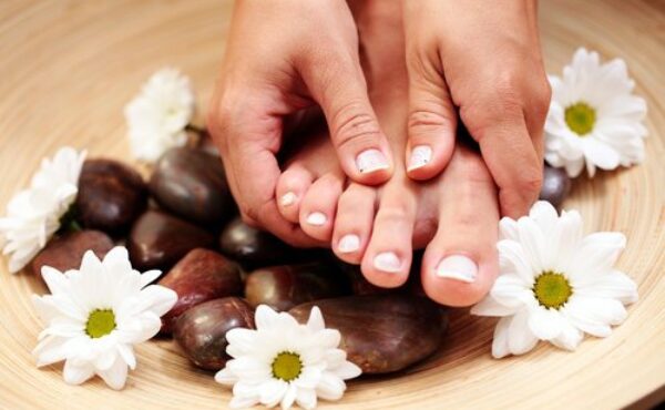 Piękne paznokcie i miękkie stopy na lato z Delia Cosmetics