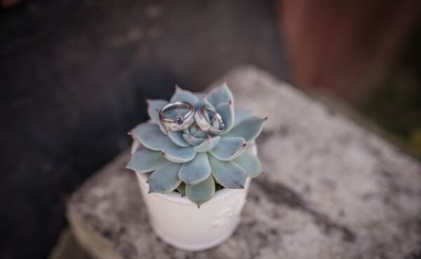 Uniwersalna biżuteria – srebro czy złoto, diament czy cyrkonia?