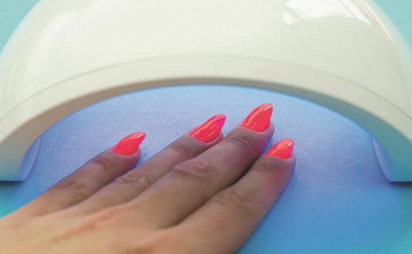 Manicure hybrydowy w domu? Poznaj 5 prostych kroków!