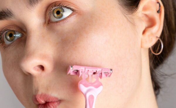 Domowa depilacja bez lasera robi furorę. Mieszanka z tym kuchennym składnikiem działa jak trymer