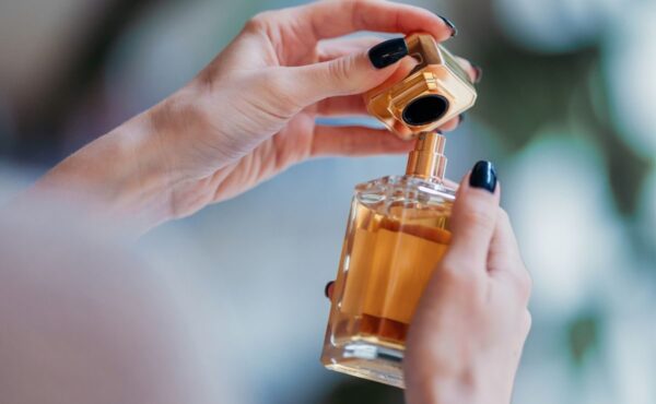 Te tanie perfumy pachną jak luksusowe marki! Kosztują grosze, a ich zapach czuć nawet z zamkniętej szafy!