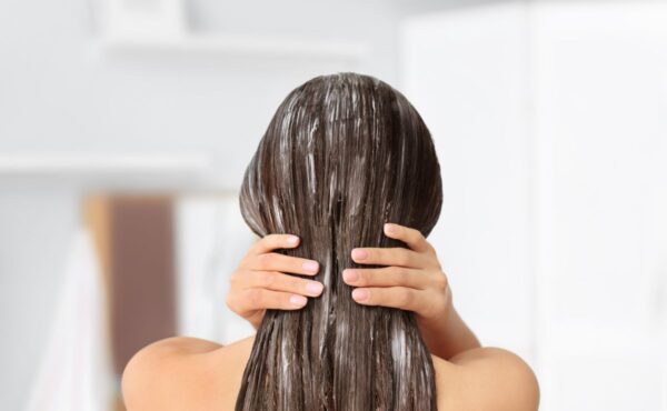 Jak nakładać maskę na włosy?