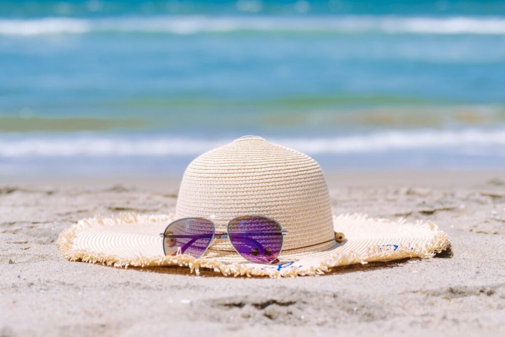 Jakie dodatki na lato – modne i funkcjonalne