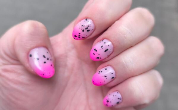 Te paznokcie podbijają Internet! Dlaczego wszyscy w sierpniu wybierają właśnie ten wzór?