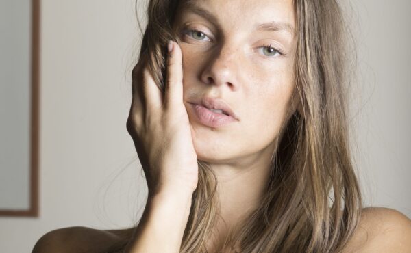 Pamiętaj o tym o poranku, a opuchlizna z twarzy zniknie. Efekt zobaczysz po kilku minutach!