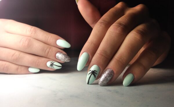 Oto paznokcie, które przeniosą Cię prosto na rajską plażę – zobacz, dlaczego wszyscy je teraz wybierają!