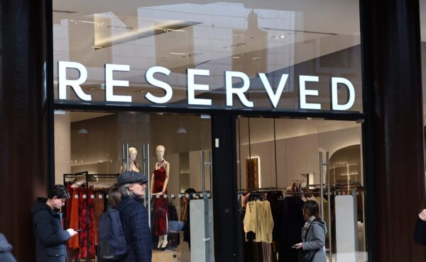 Nie uwierzysz, co będzie królować tej jesieni! Stylowy sweter z wełną za grosze podbija ulice – musisz go mieć!