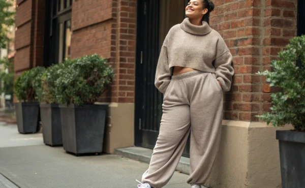 Styl oversize – jak modnie nosić luźne ubrania oversize? TOP 10 stylizacji damskich dla XS i XL