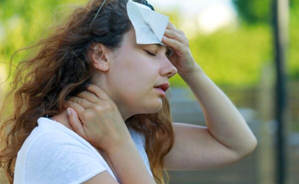 Odkrycie, które odmienia życie kobiet w menopauzie! Czy te chusteczki to sekret ulgi od potów i nagłych uderzeń gorąca?