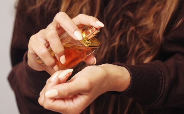 Odkryj Zapach, Który Rozgrzeje Cię Jak Jesienny Płomień – Czy To Najbardziej Uzależniające Perfumy Sezonu?