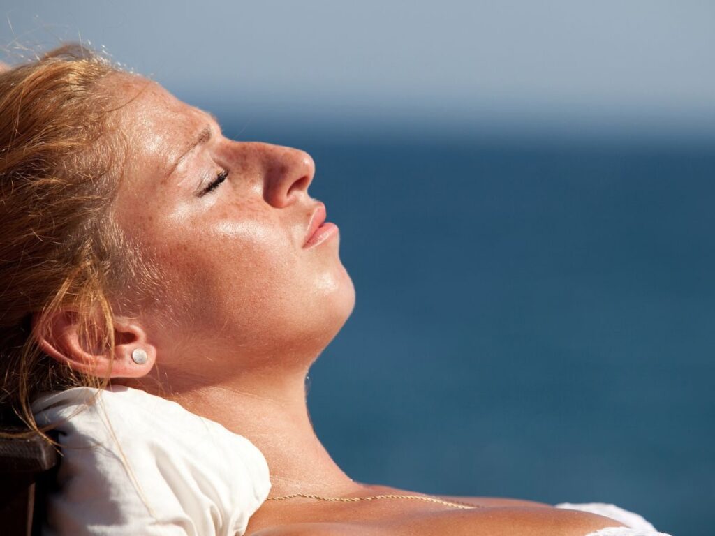 Nie Uwierzysz, Jak Ta Mgiełka z SPF50 Zmienia Zasady Gry w Makijażu – Zero Bielenia, Zero Tłustości, Tylko Idealne Wykończenie!