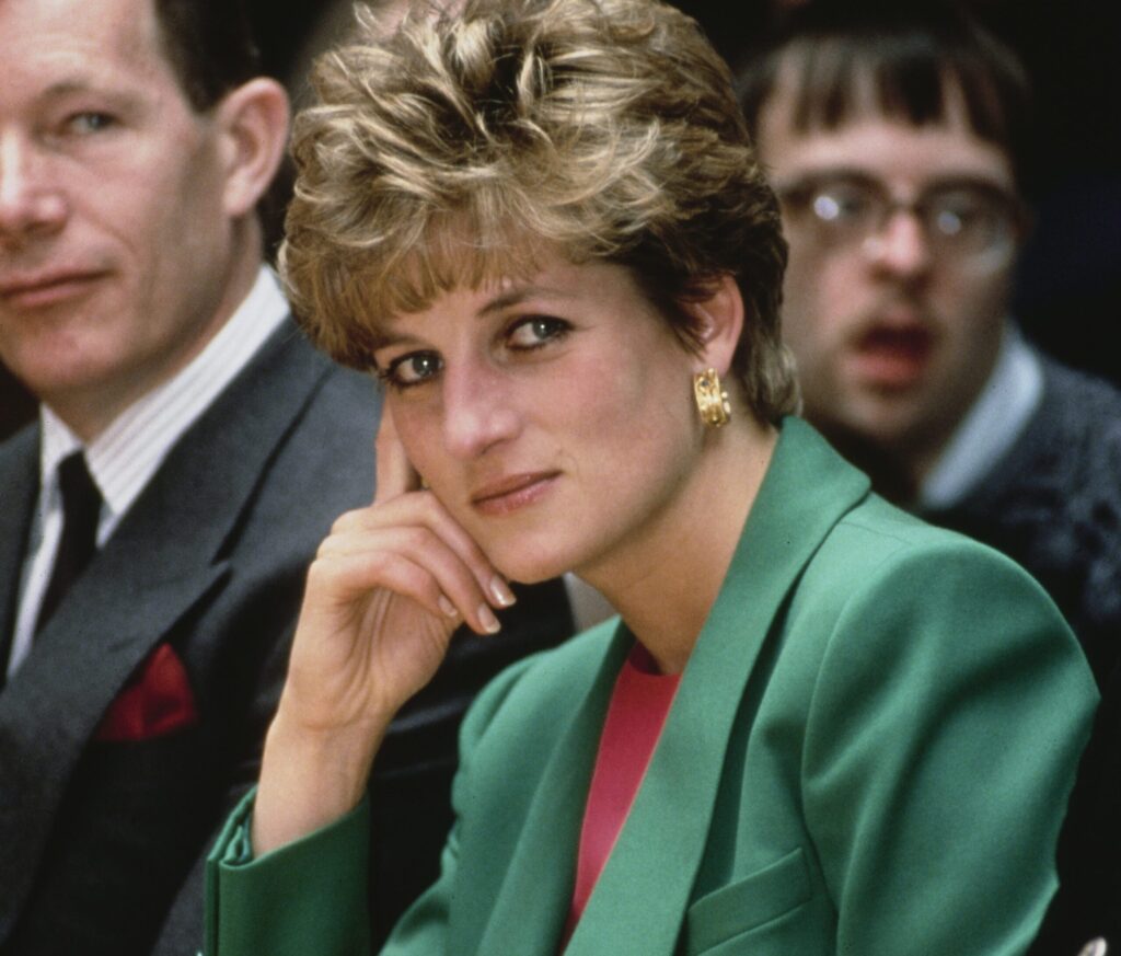 Sekret królewskiego manicure! Jakie paznokcie wybierały Elżbieta II, Diana, Kate i Meghan?