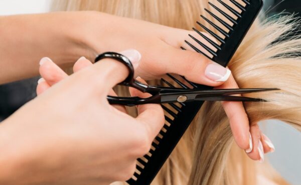 Jak zacząć swoją przygodę z fryzjerstwem? Co musisz wiedzieć.