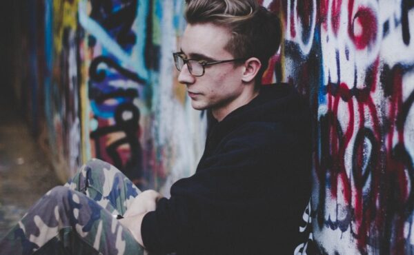 Casual look czyli stylizacje z wykorzystaniem męskich spodni dresowych