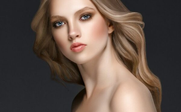 Jak dbać o farbowane włosy blond?