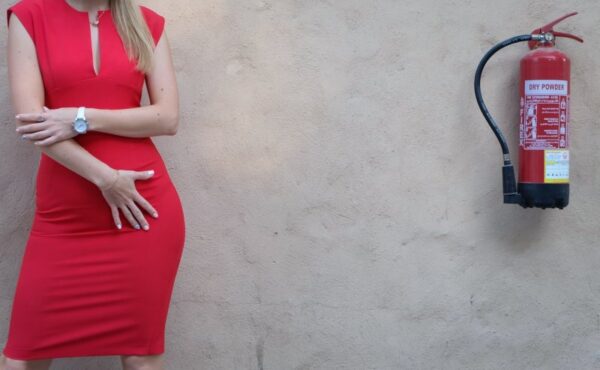 Jaki kolor paznokci do czerwonej sukienki?