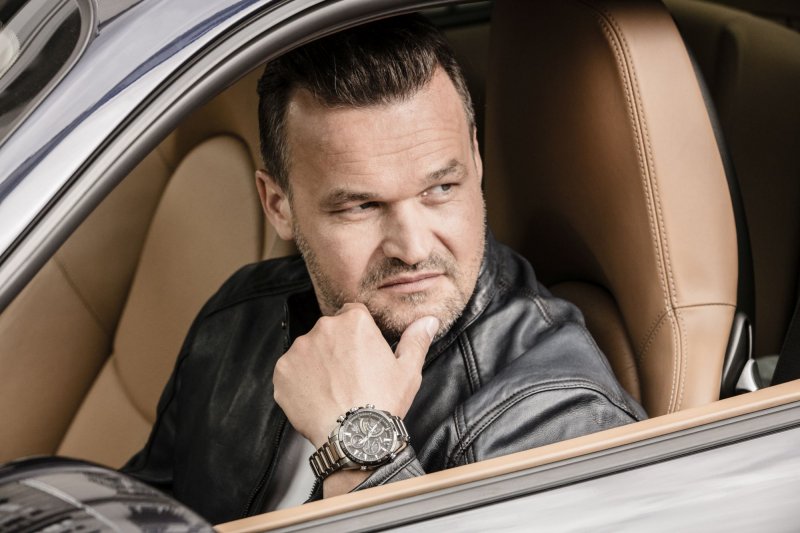 Dziennikarz Adam Kornacki ambasadorem zegarków. Jak się prezentuje? Dziennikarz Adam Kornacki ambasadorem zegarków. Jak się prezentuje?