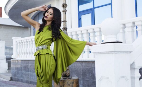 Sukienki na wesele dla wysokich osób – 4 propozycje z LaModa.pl