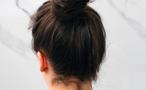 Nie rób tego swoim włosom. 5 nawyków, które im nie służą.