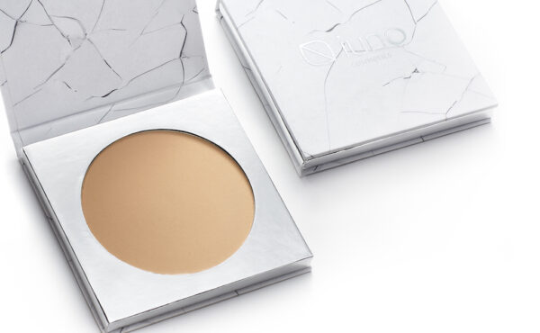 Wegański puder Iuno Cosmetics podstawą idealnego makijażu