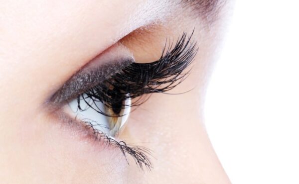Jak zrobić kreskę na oku?