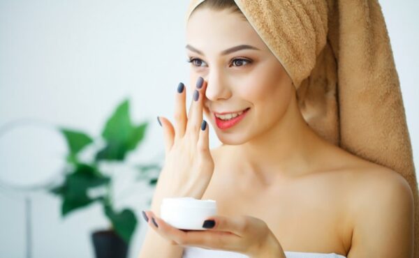 Krem do twarzy – nawilżający czy tłusty?