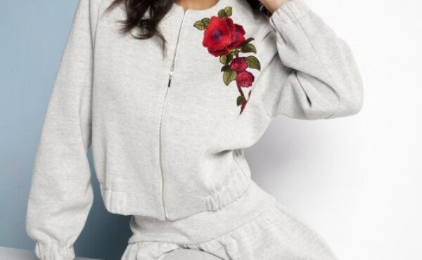 Bomberka nie wychodzi z mody. Cztery stylizacje na różne okazje