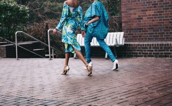 Jak z koturnów powstały szpilki. Poznaj historię i rodzaje obcasów!