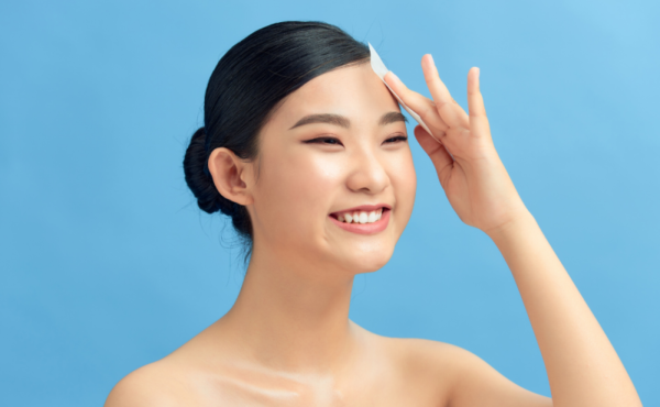 Jak radzić sobie z problemem przetłuszczającej się cery?