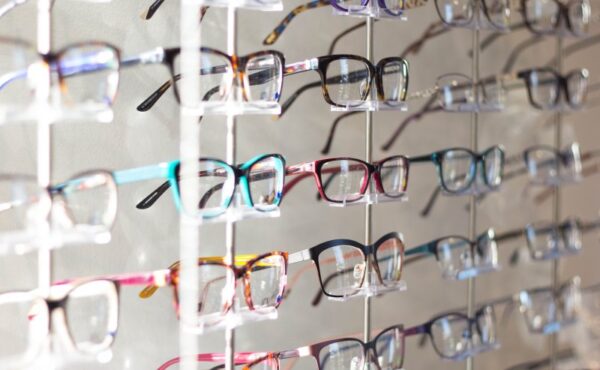 Kluczowe trendy w świecie okularów na 2023 rok