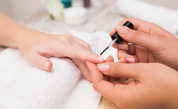 Salon kosmetyczny w domu – jakie akcesoria do hybryd są potrzebne?